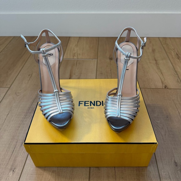 Fendi Silver Metallic T-strap Argento Steel Platform Pumps - Picture 3 of 6